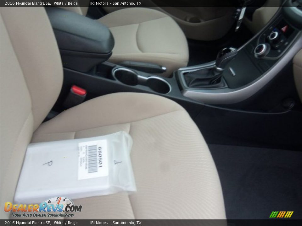 2016 Hyundai Elantra SE White / Beige Photo #13