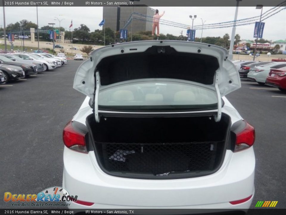 2016 Hyundai Elantra SE White / Beige Photo #17