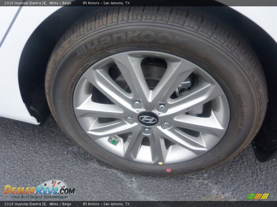 2016 Hyundai Elantra SE White / Beige Photo #18