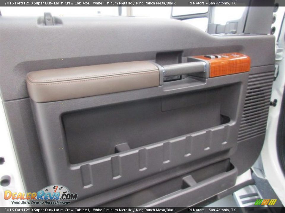 2016 Ford F250 Super Duty Lariat Crew Cab 4x4 White Platinum Metallic / King Ranch Mesa/Black Photo #16