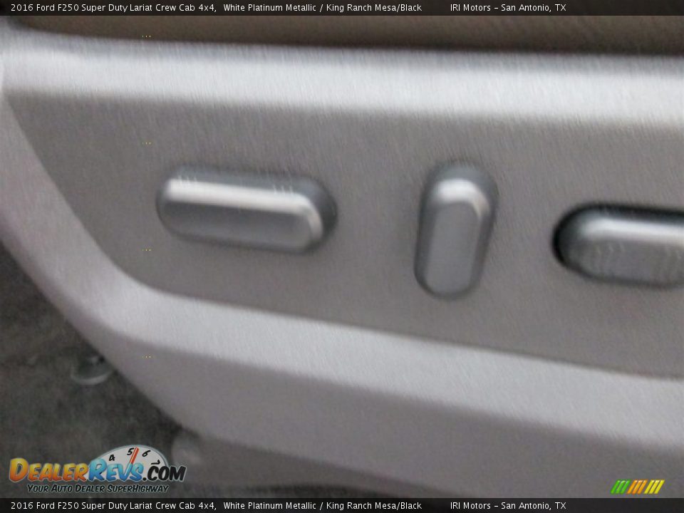 2016 Ford F250 Super Duty Lariat Crew Cab 4x4 White Platinum Metallic / King Ranch Mesa/Black Photo #17