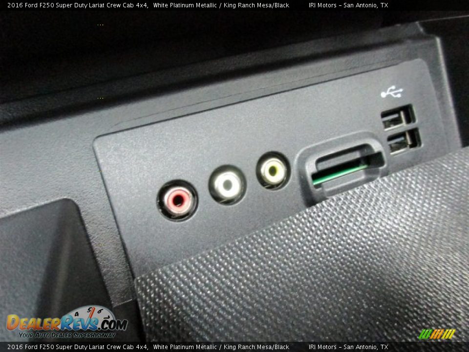 2016 Ford F250 Super Duty Lariat Crew Cab 4x4 White Platinum Metallic / King Ranch Mesa/Black Photo #22