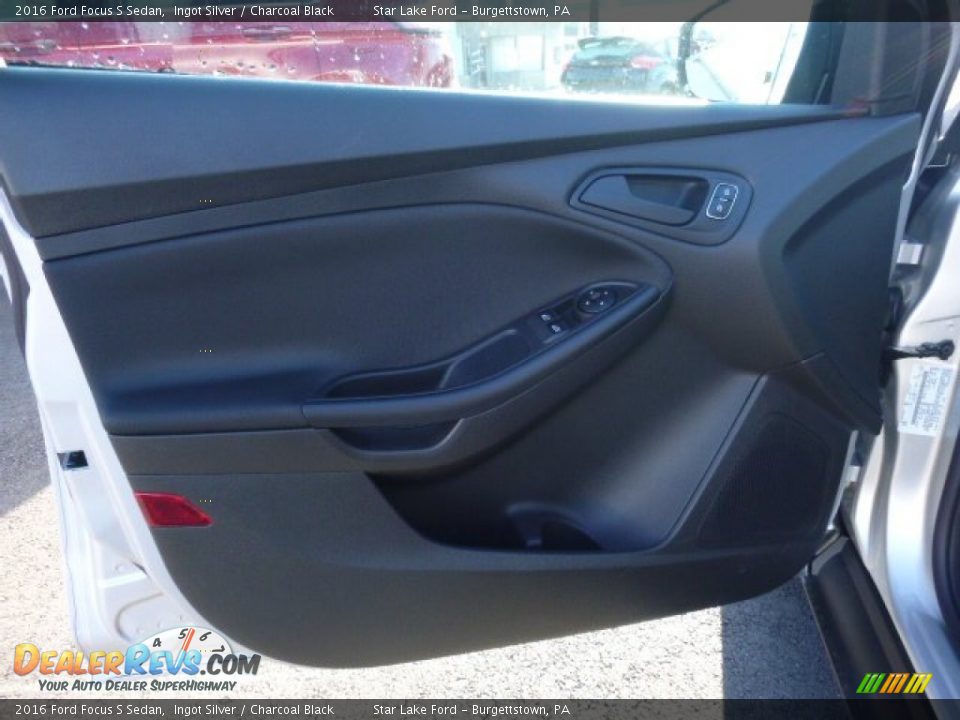 2016 Ford Focus S Sedan Ingot Silver / Charcoal Black Photo #13