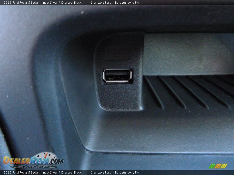 2016 Ford Focus S Sedan Ingot Silver / Charcoal Black Photo #17