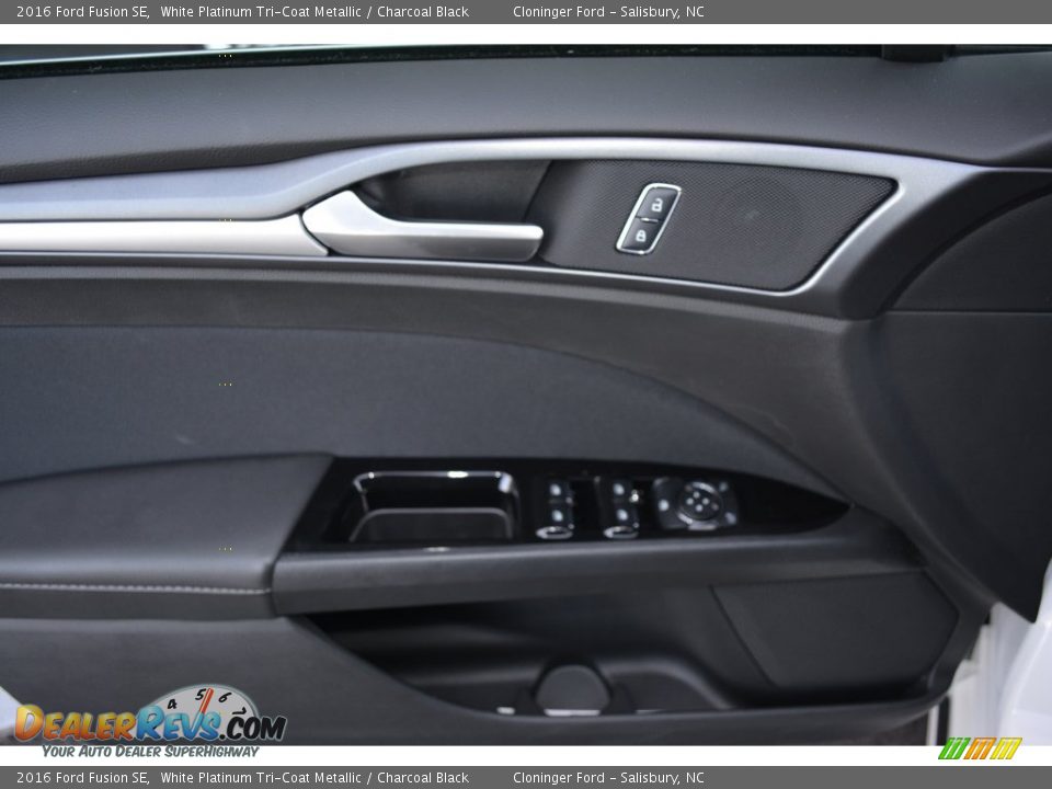 2016 Ford Fusion SE White Platinum Tri-Coat Metallic / Charcoal Black Photo #6