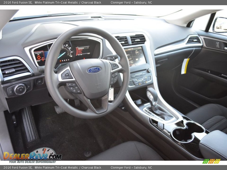 2016 Ford Fusion SE White Platinum Tri-Coat Metallic / Charcoal Black Photo #8