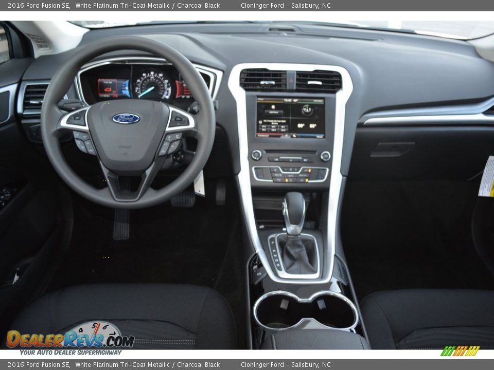 2016 Ford Fusion SE White Platinum Tri-Coat Metallic / Charcoal Black Photo #9