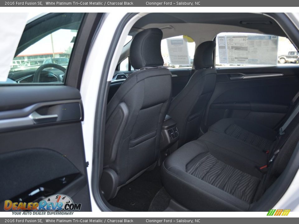 2016 Ford Fusion SE White Platinum Tri-Coat Metallic / Charcoal Black Photo #10