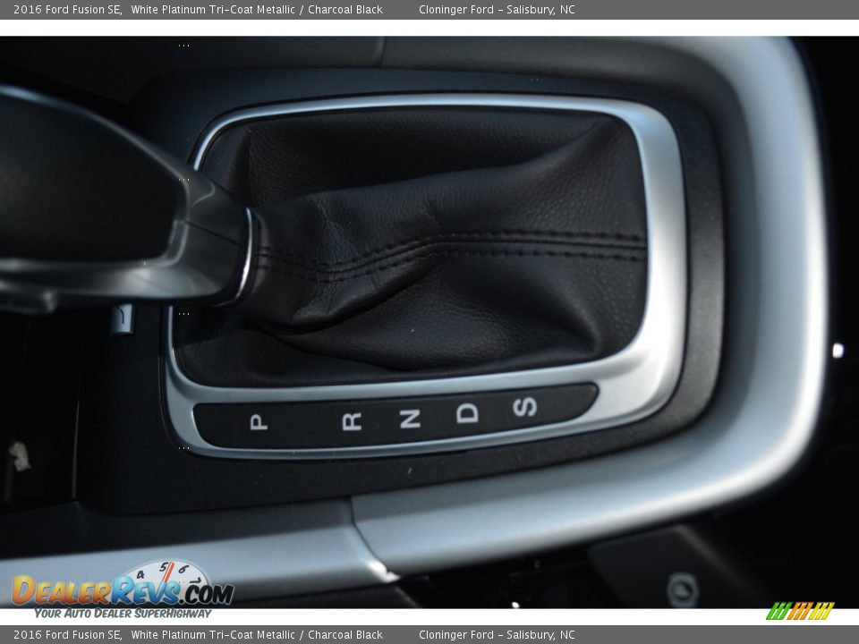 2016 Ford Fusion SE White Platinum Tri-Coat Metallic / Charcoal Black Photo #18