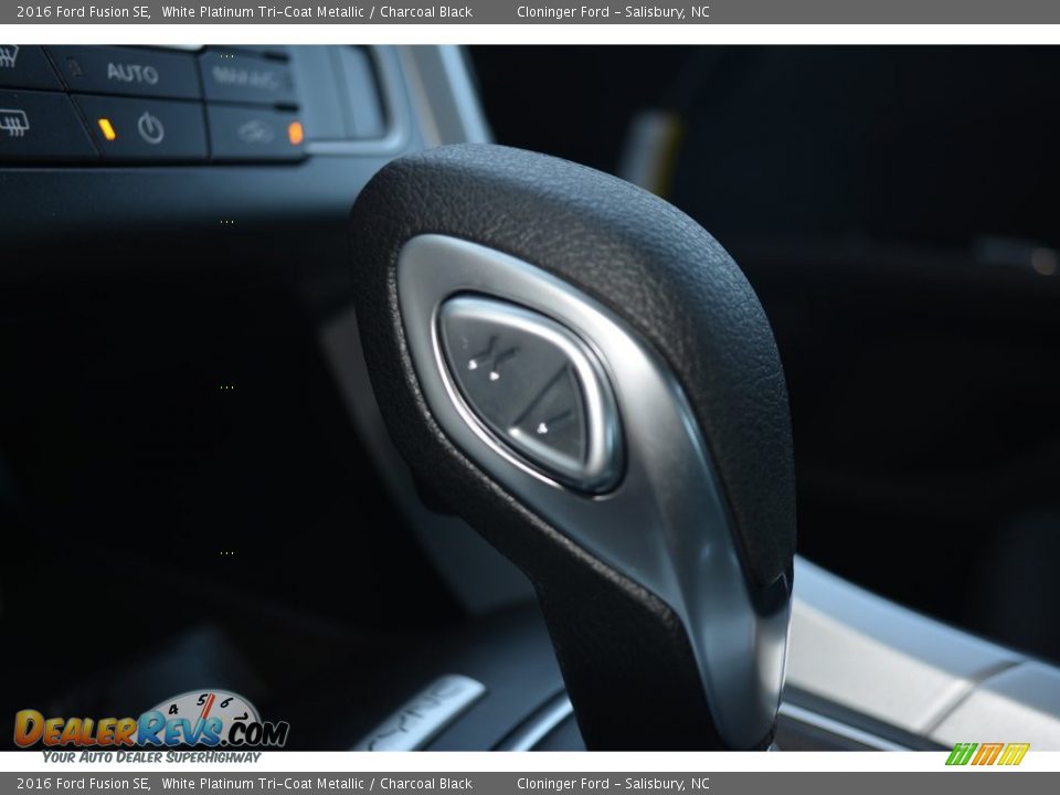 2016 Ford Fusion SE White Platinum Tri-Coat Metallic / Charcoal Black Photo #19