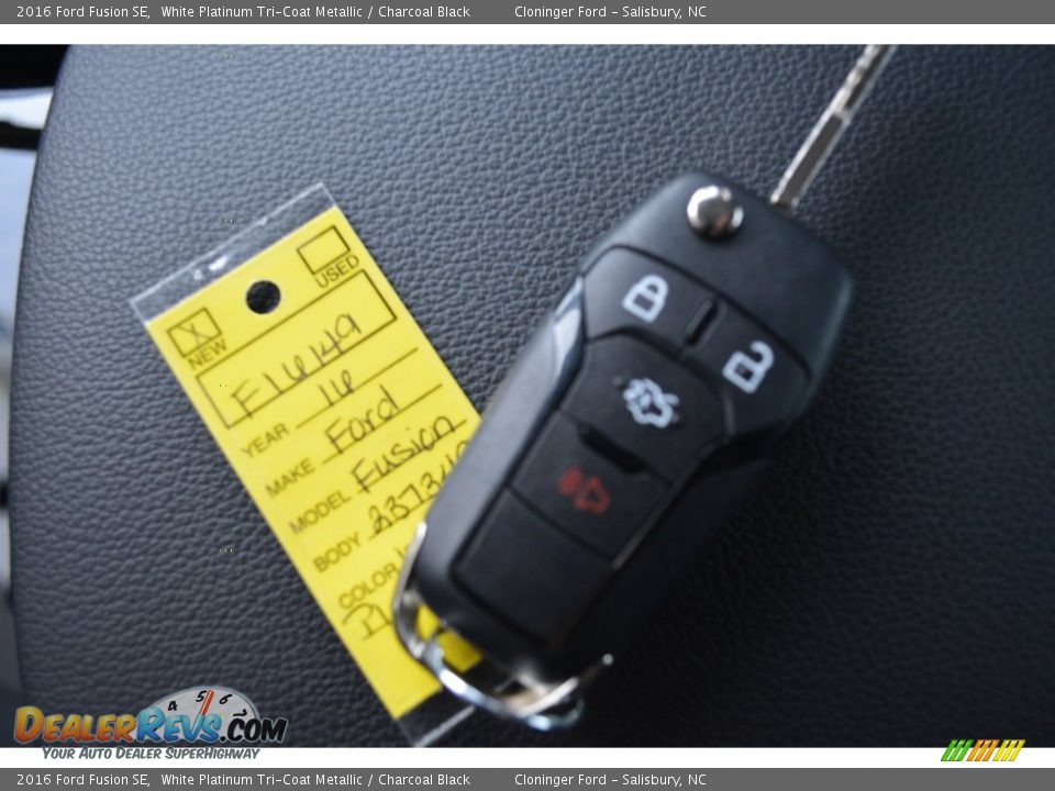 2016 Ford Fusion SE White Platinum Tri-Coat Metallic / Charcoal Black Photo #22