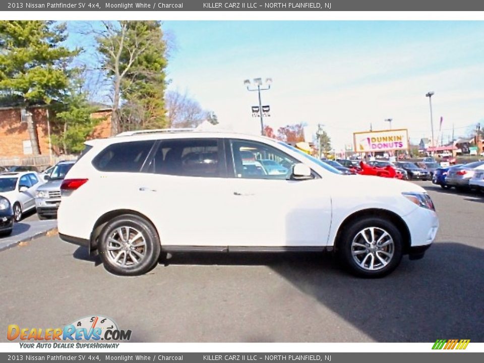2013 Nissan Pathfinder SV 4x4 Moonlight White / Charcoal Photo #10