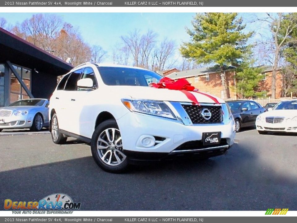 2013 Nissan Pathfinder SV 4x4 Moonlight White / Charcoal Photo #11