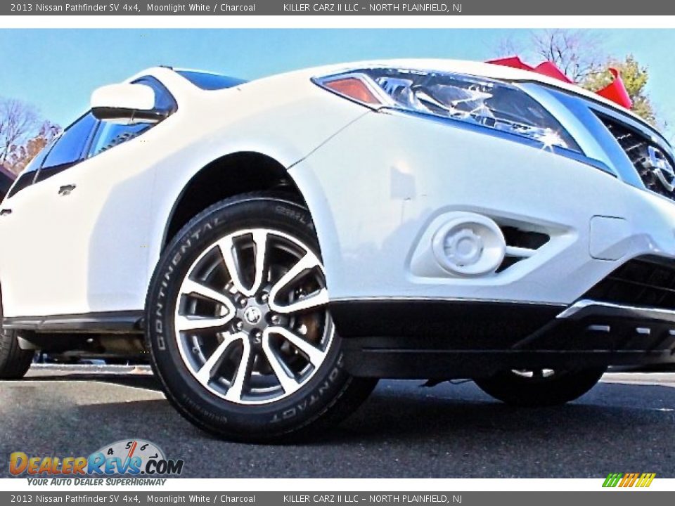 2013 Nissan Pathfinder SV 4x4 Moonlight White / Charcoal Photo #13