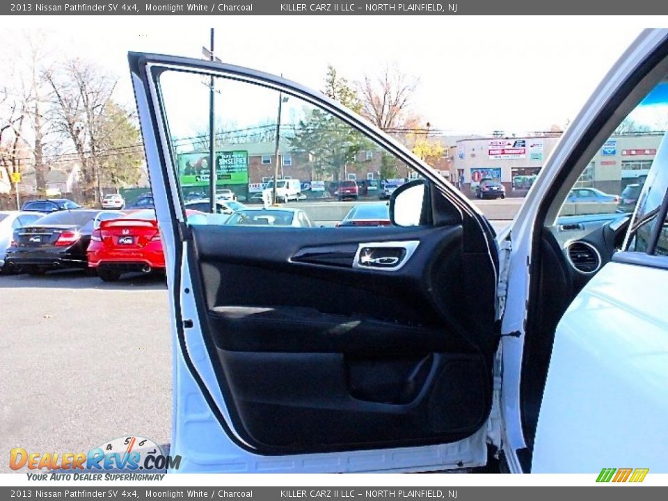 2013 Nissan Pathfinder SV 4x4 Moonlight White / Charcoal Photo #15