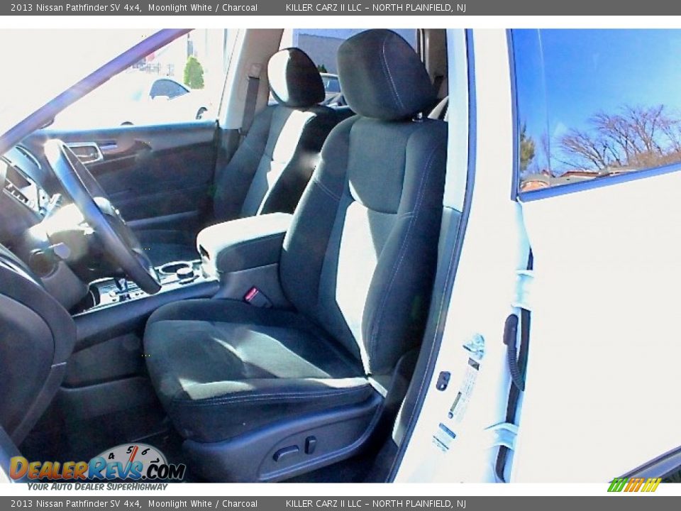 2013 Nissan Pathfinder SV 4x4 Moonlight White / Charcoal Photo #20