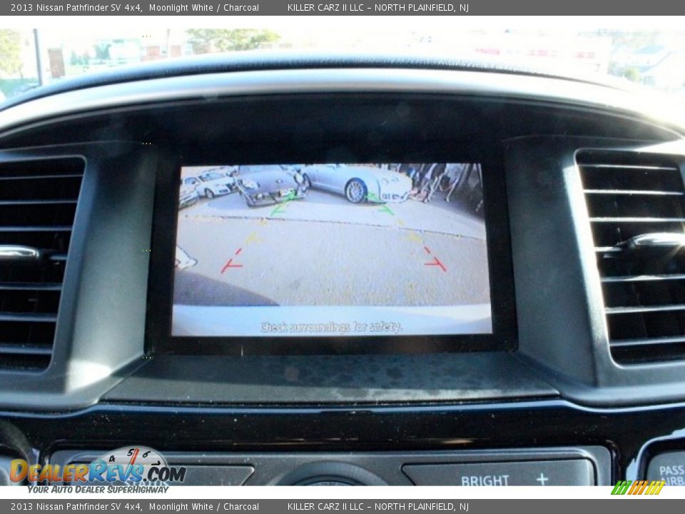 2013 Nissan Pathfinder SV 4x4 Moonlight White / Charcoal Photo #27