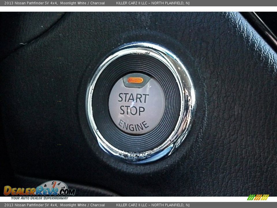 2013 Nissan Pathfinder SV 4x4 Moonlight White / Charcoal Photo #30