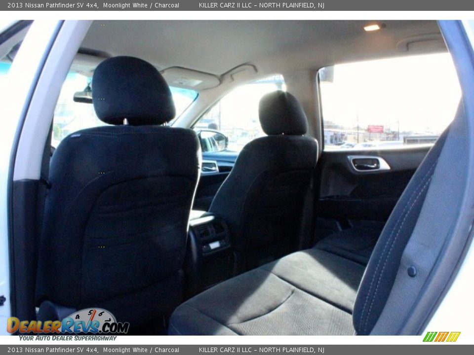 2013 Nissan Pathfinder SV 4x4 Moonlight White / Charcoal Photo #32