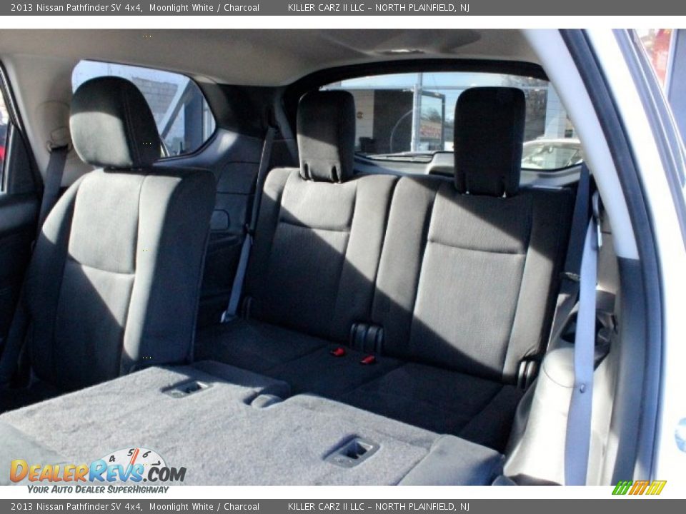 2013 Nissan Pathfinder SV 4x4 Moonlight White / Charcoal Photo #33