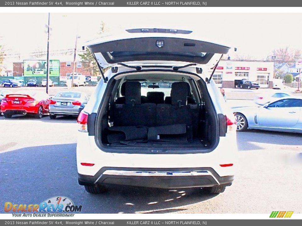 2013 Nissan Pathfinder SV 4x4 Moonlight White / Charcoal Photo #34