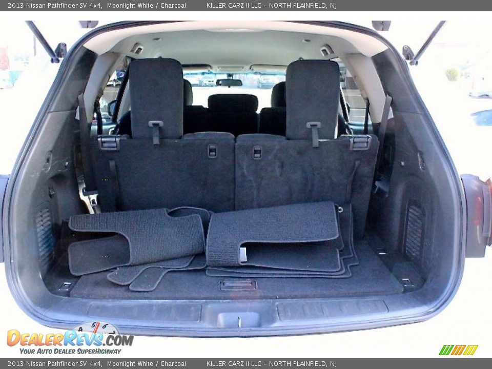 2013 Nissan Pathfinder SV 4x4 Moonlight White / Charcoal Photo #35