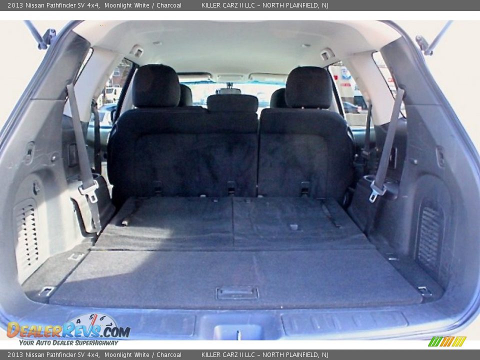 2013 Nissan Pathfinder SV 4x4 Moonlight White / Charcoal Photo #36