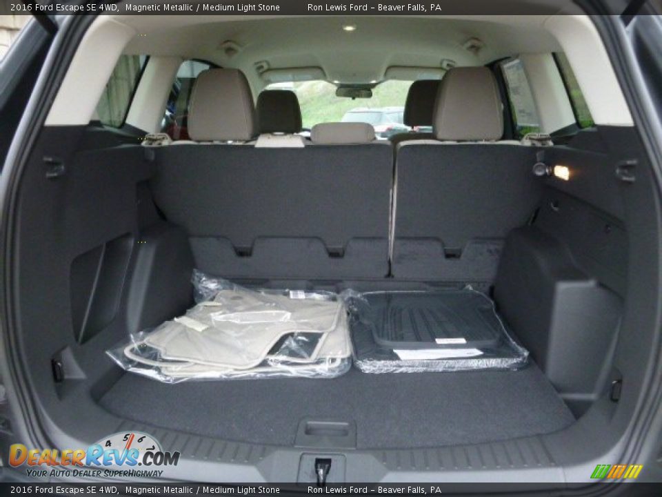 2016 Ford Escape SE 4WD Magnetic Metallic / Medium Light Stone Photo #4