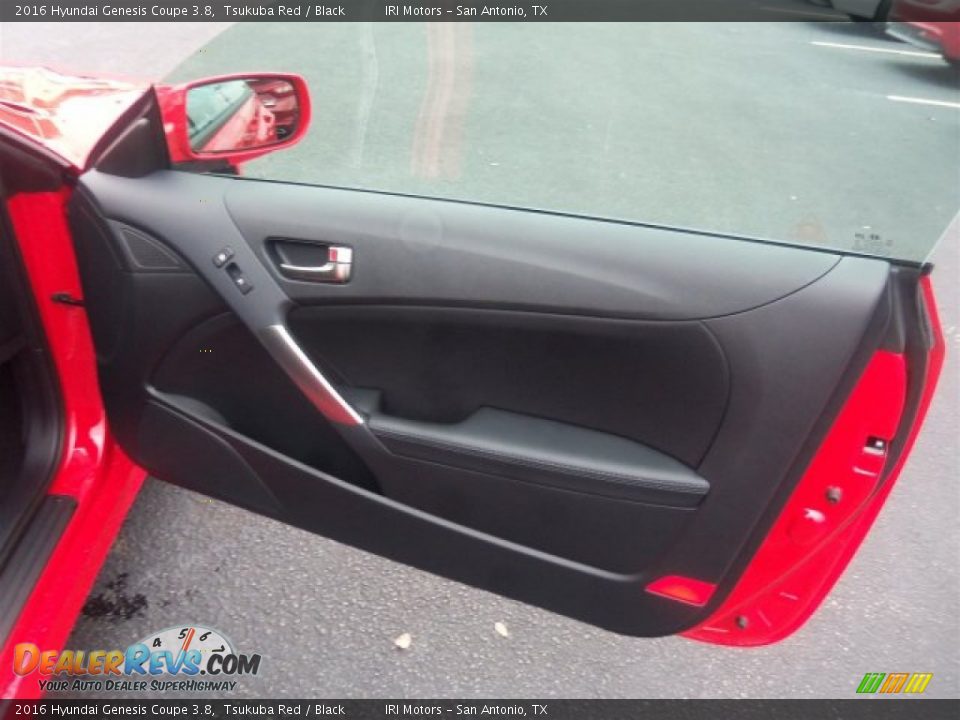 Door Panel of 2016 Hyundai Genesis Coupe 3.8 Photo #12