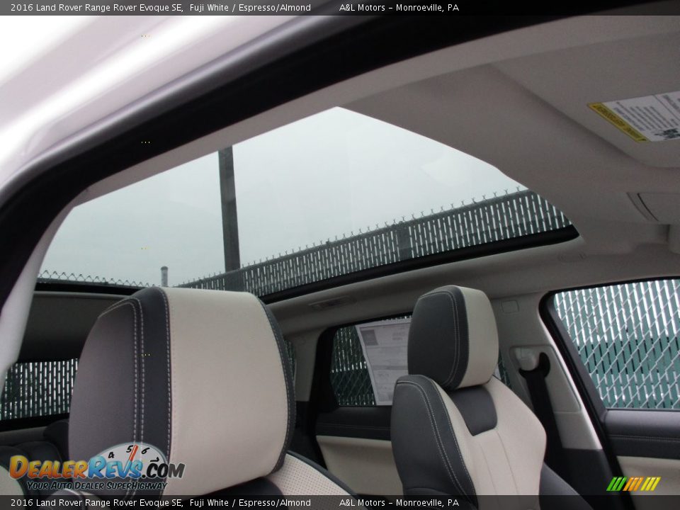 2016 Land Rover Range Rover Evoque SE Fuji White / Espresso/Almond Photo #13