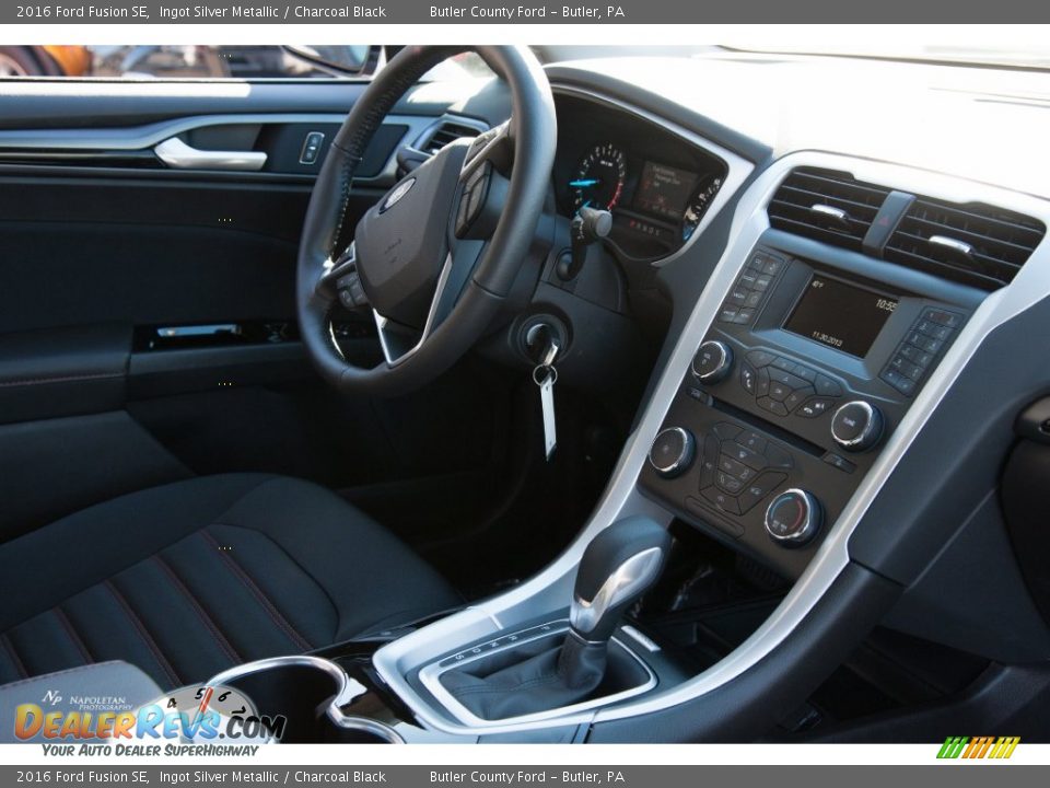 2016 Ford Fusion SE Ingot Silver Metallic / Charcoal Black Photo #7