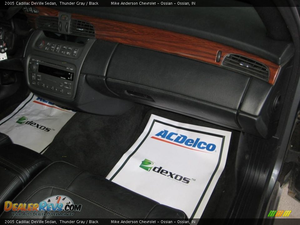 2005 Cadillac DeVille Sedan Thunder Gray / Black Photo #16