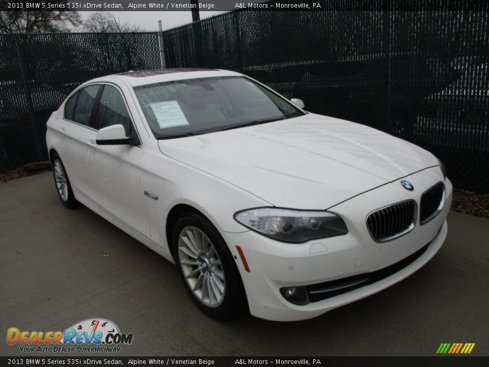2013 BMW 5 Series 535i xDrive Sedan Alpine White / Venetian Beige Photo #5