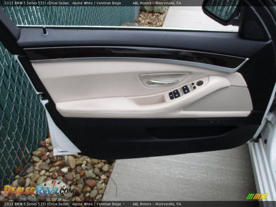 2013 BMW 5 Series 535i xDrive Sedan Alpine White / Venetian Beige Photo #10