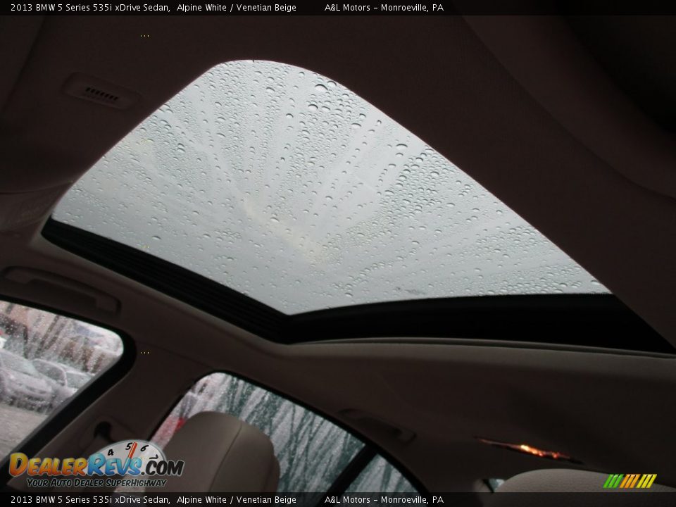 2013 BMW 5 Series 535i xDrive Sedan Alpine White / Venetian Beige Photo #11