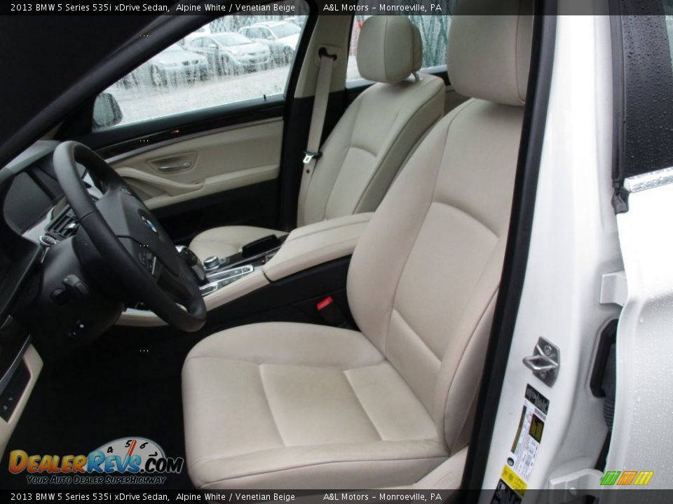 2013 BMW 5 Series 535i xDrive Sedan Alpine White / Venetian Beige Photo #13