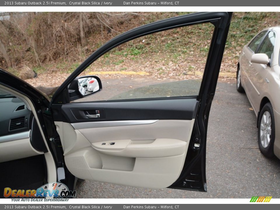 2013 Subaru Outback 2.5i Premium Crystal Black Silica / Ivory Photo #17