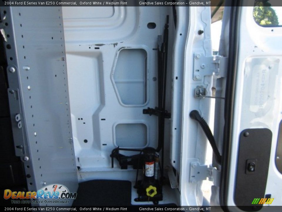 2004 Ford E Series Van E250 Commercial Oxford White / Medium Flint Photo #10