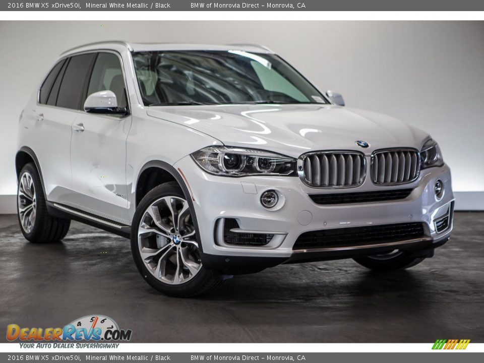 Front 3/4 View of 2016 BMW X5 xDrive50i Photo #11