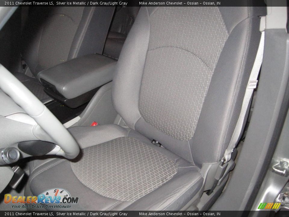 2011 Chevrolet Traverse LS Silver Ice Metallic / Dark Gray/Light Gray Photo #7