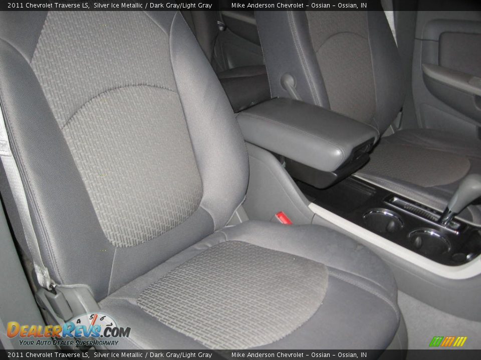 2011 Chevrolet Traverse LS Silver Ice Metallic / Dark Gray/Light Gray Photo #10