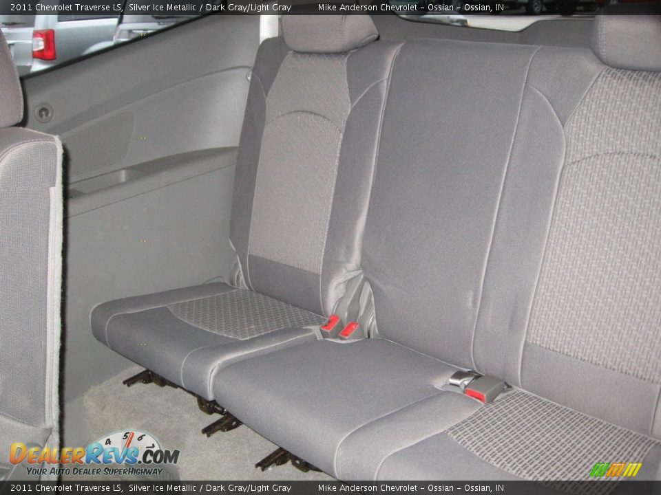 2011 Chevrolet Traverse LS Silver Ice Metallic / Dark Gray/Light Gray Photo #16
