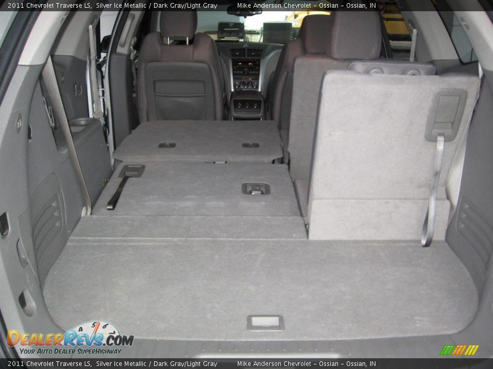 2011 Chevrolet Traverse LS Silver Ice Metallic / Dark Gray/Light Gray Photo #18