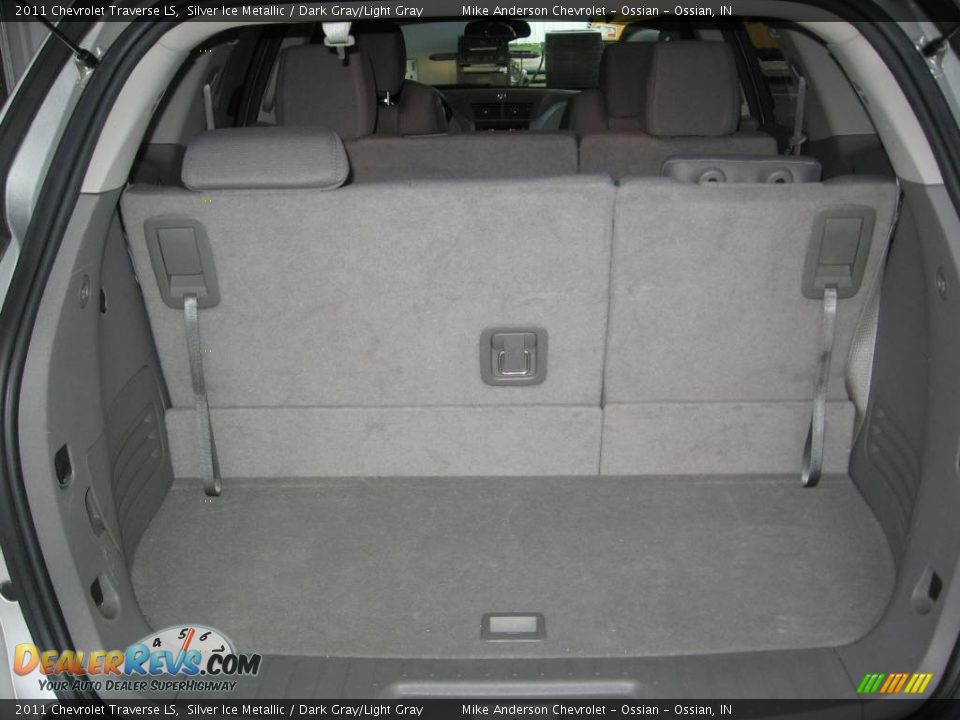 2011 Chevrolet Traverse LS Silver Ice Metallic / Dark Gray/Light Gray Photo #20