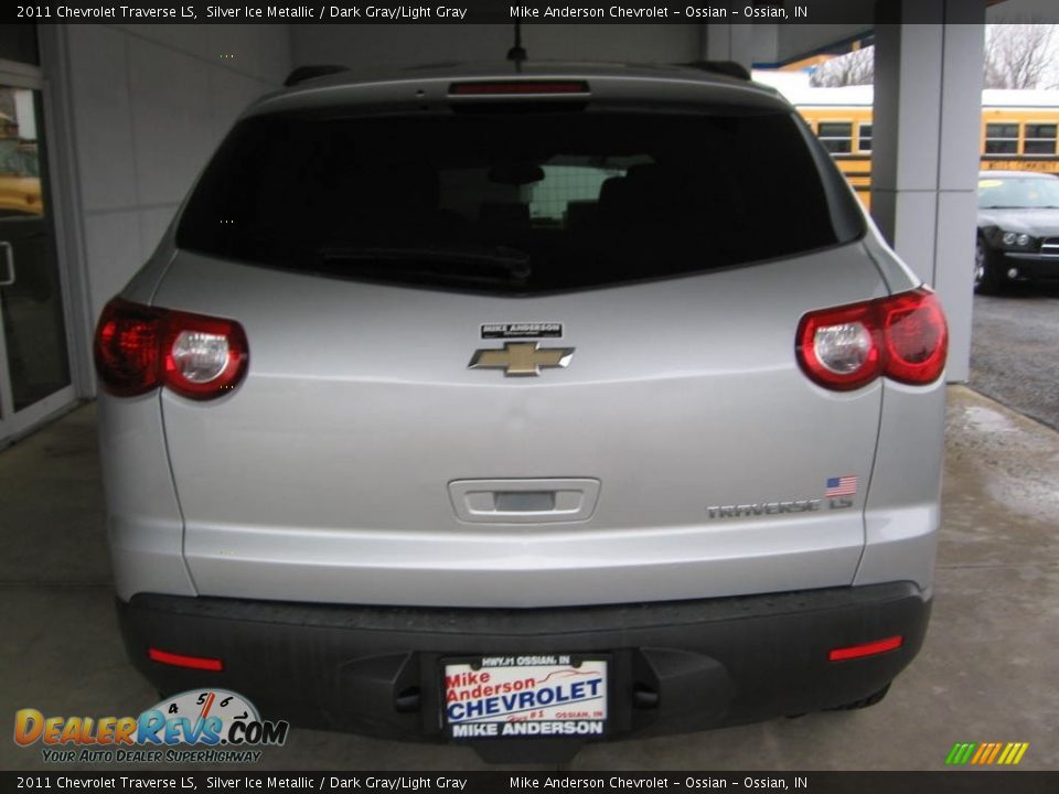 2011 Chevrolet Traverse LS Silver Ice Metallic / Dark Gray/Light Gray Photo #21