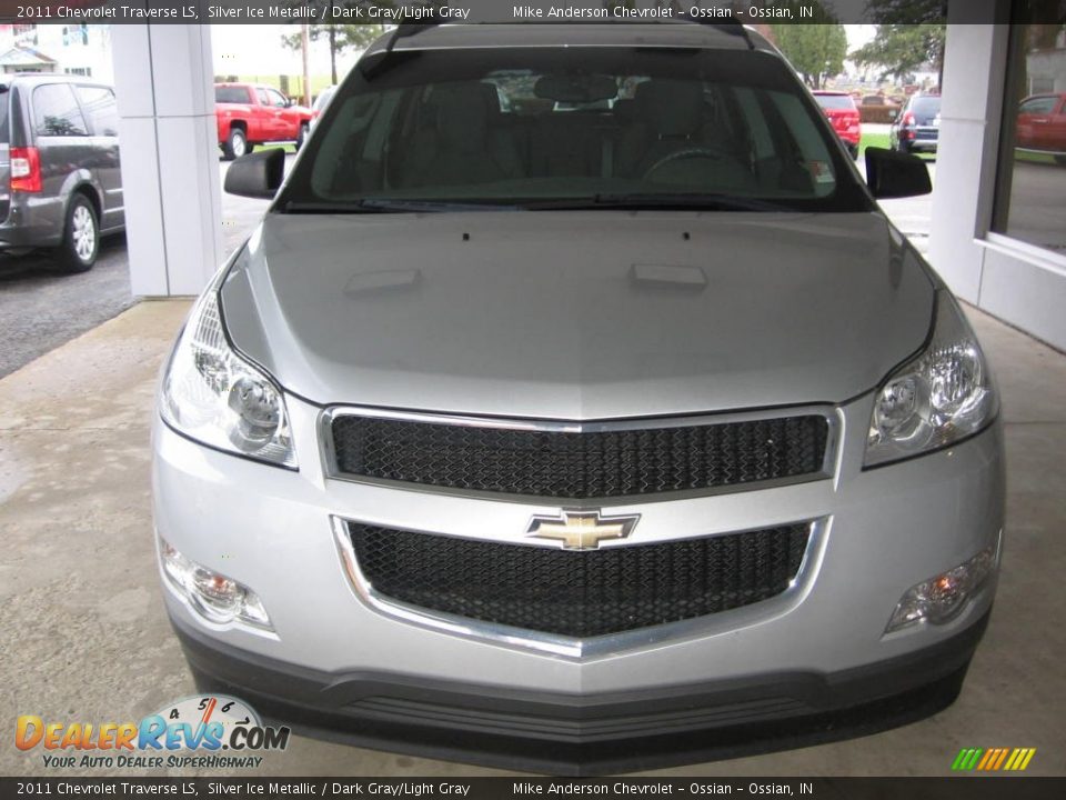 2011 Chevrolet Traverse LS Silver Ice Metallic / Dark Gray/Light Gray Photo #27