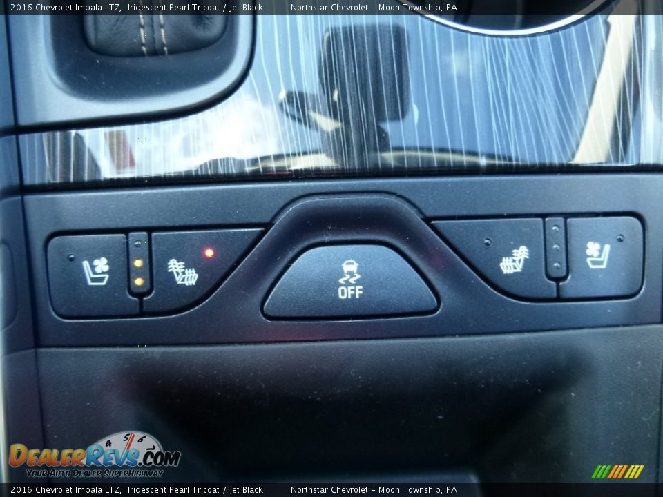 Controls of 2016 Chevrolet Impala LTZ Photo #17