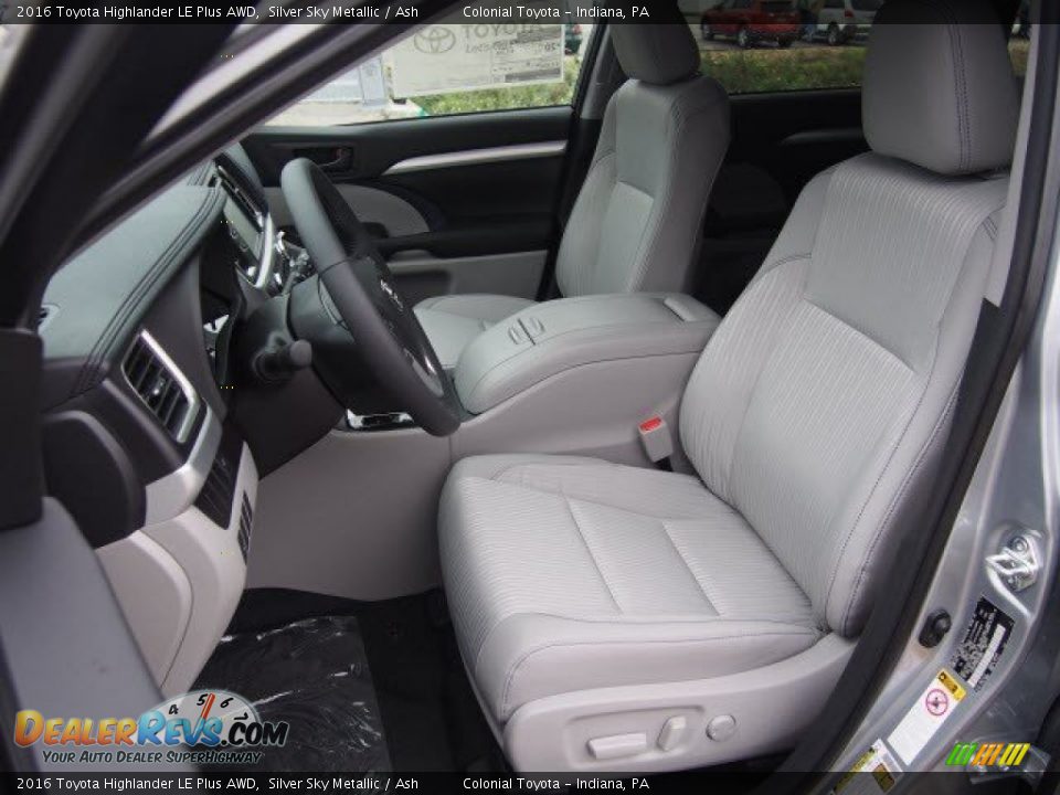 Front Seat of 2016 Toyota Highlander LE Plus AWD Photo #4