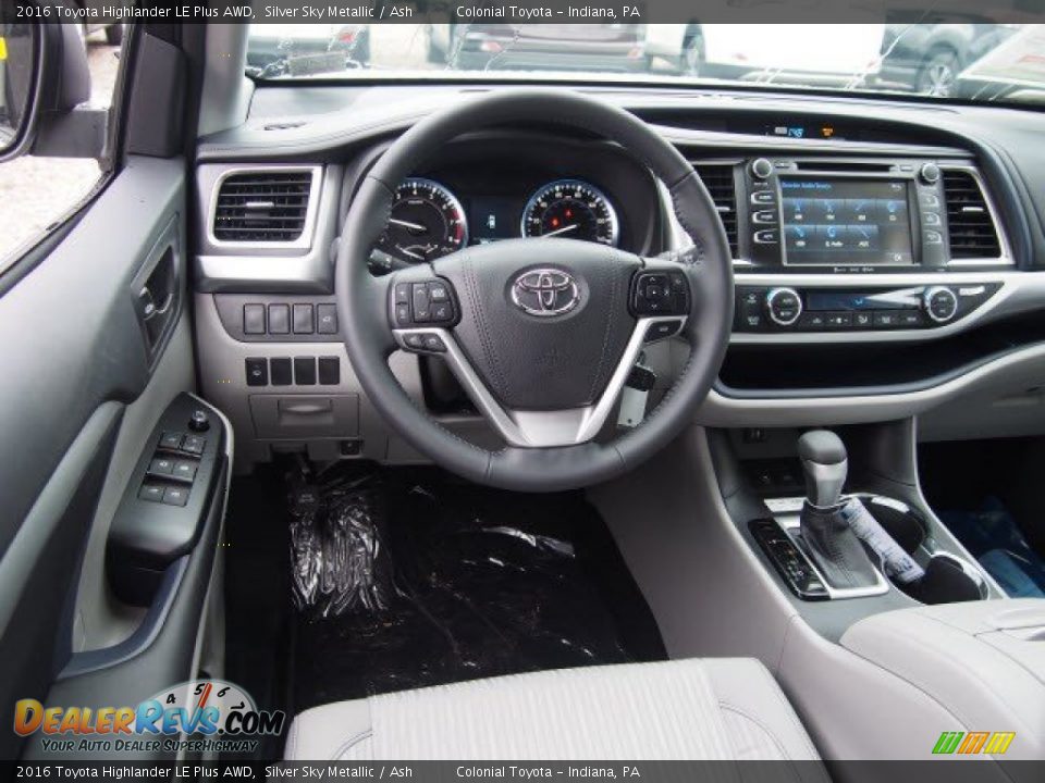 Ash Interior - 2016 Toyota Highlander LE Plus AWD Photo #6