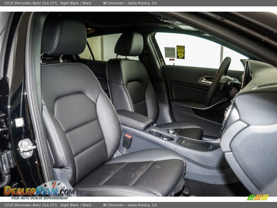 Front Seat of 2016 Mercedes-Benz GLA 250 Photo #2